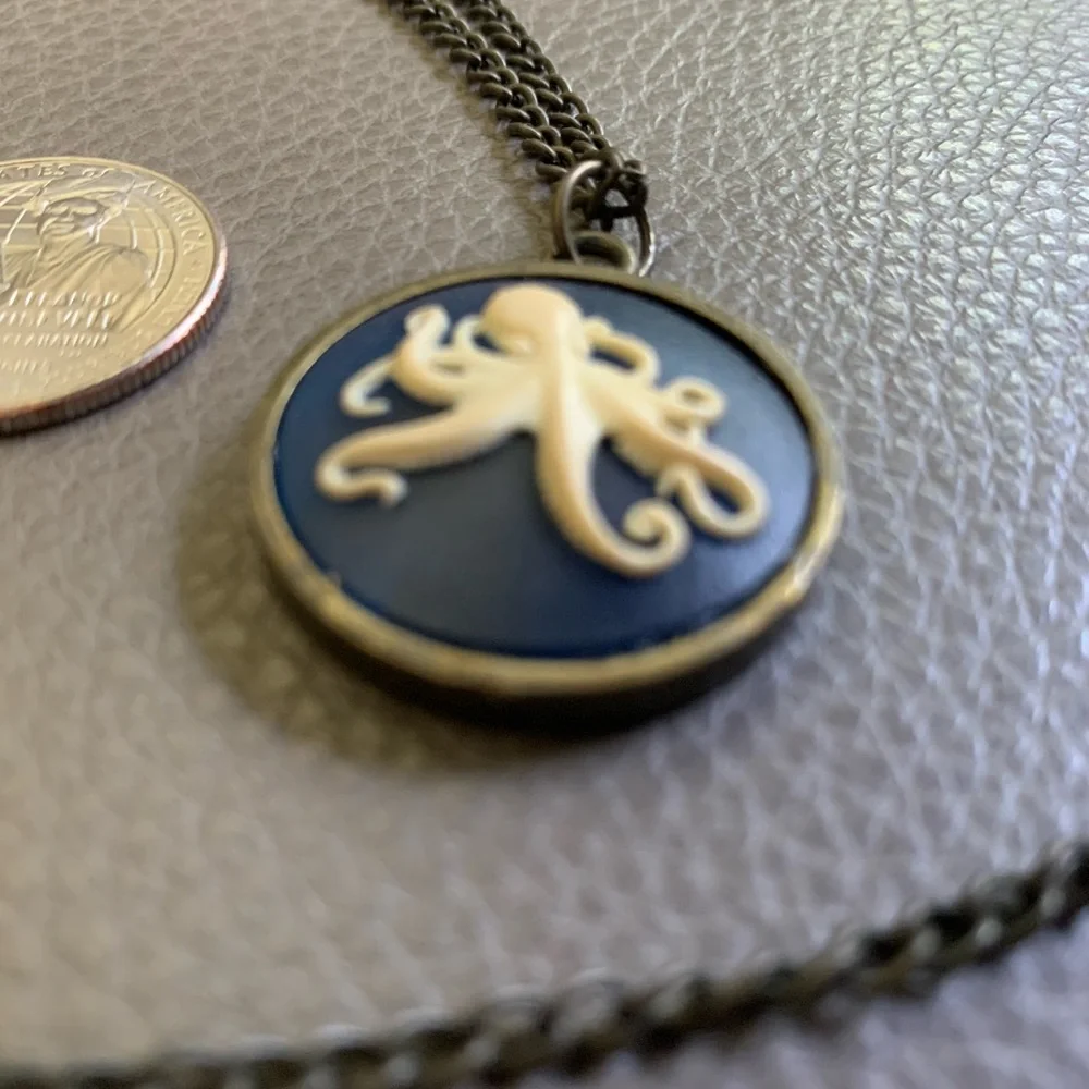 Octopus Pendant - Picture 4 of 4